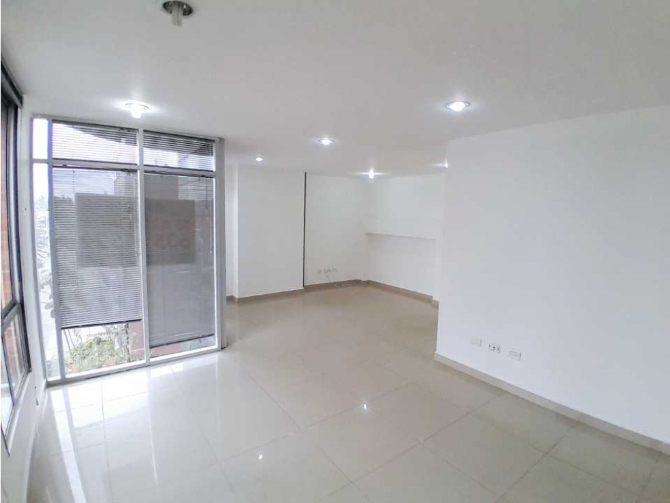 Vendo/Arriendo Ofic. 29 m2 Pasadena piso 5 ascensor No baño no garaje