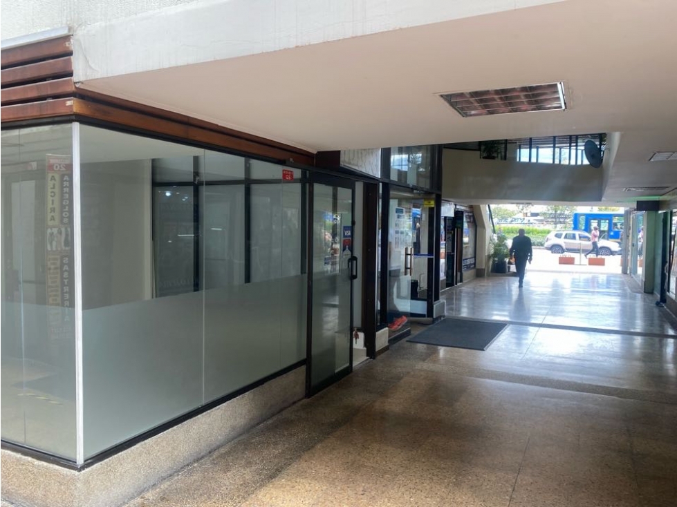 Vendo|Rento local comercial, frente a Inicentro 36 m2