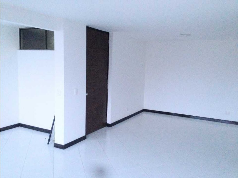 Venta Apartamento Remodelado Loma de los Bernal