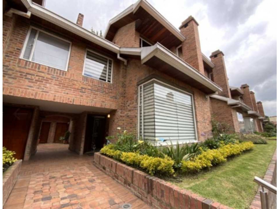 Venta Casa en conjunto cerrado Gratamira Bogotá (VM)