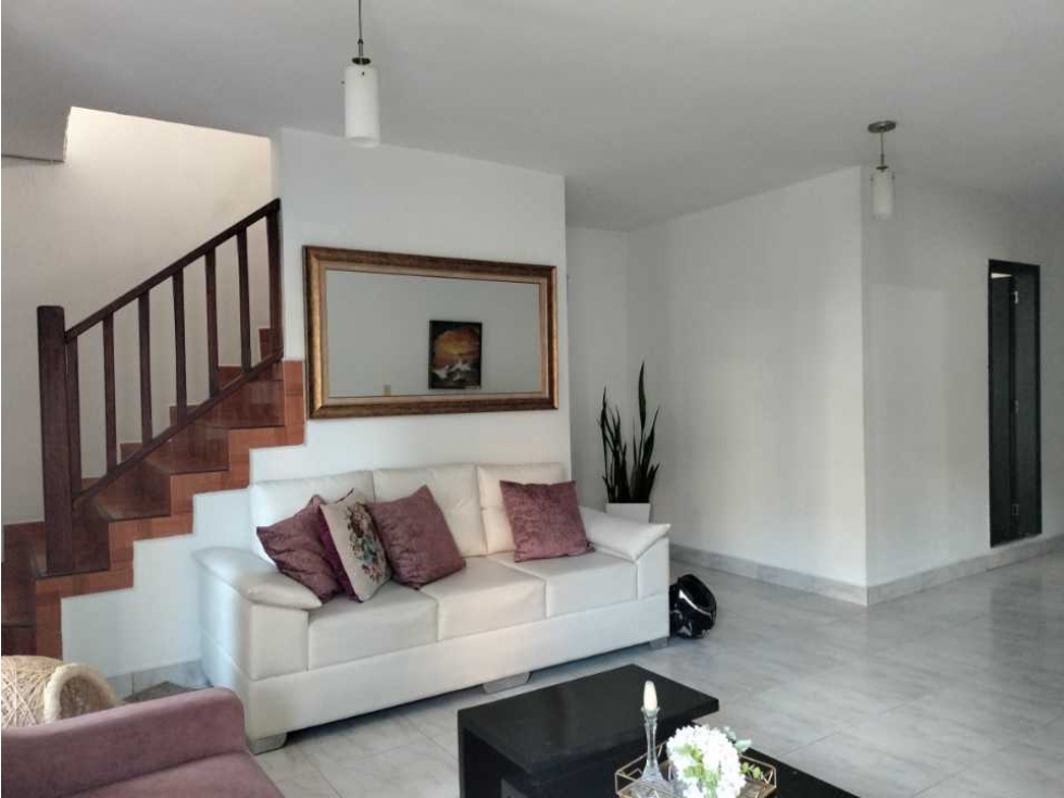 VENTA   CASA  EN ENVIGADO SECTOR LA PAZ SEGUNDO Y TERCER PISO ESQUINER