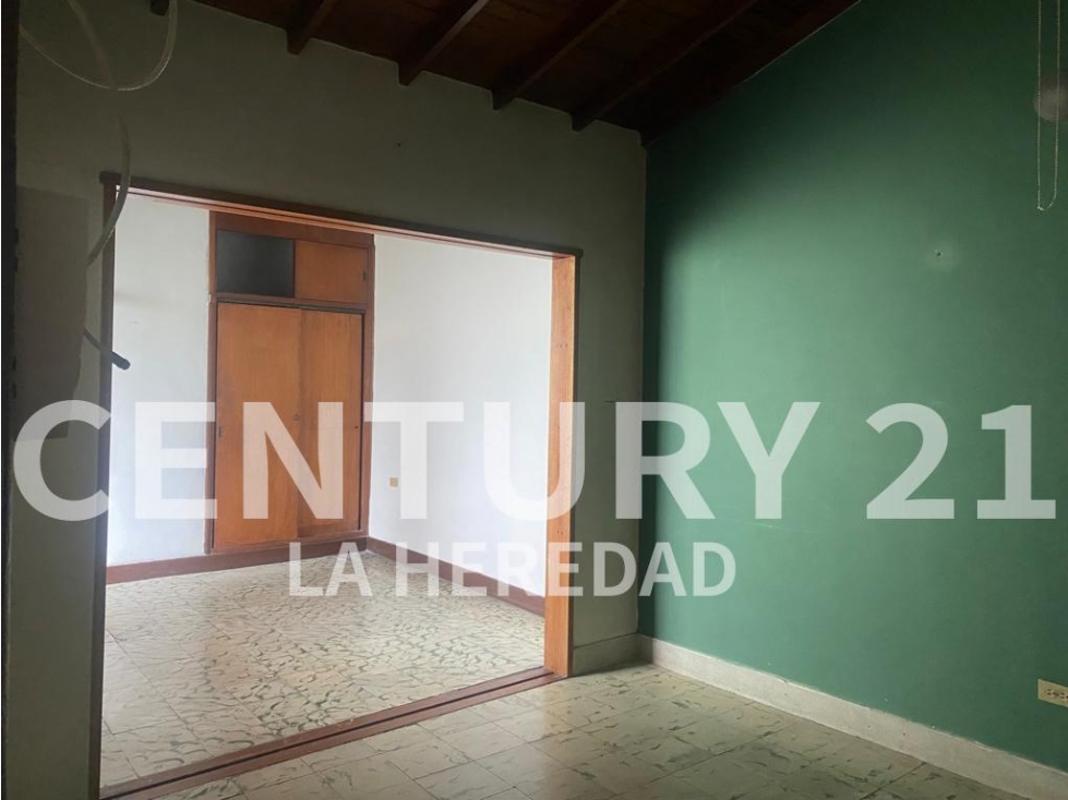 Venta casa en Laureles incluye dos aparta estudios