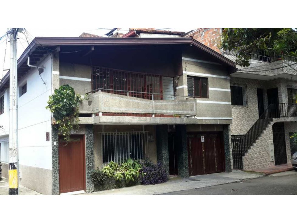 Venta casa esquinera, San Joaquín, Medellín, Antioquia.