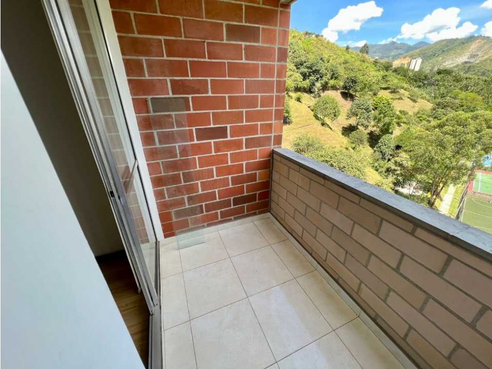 VENTA DE APARTAMENTO EN LA LOMA DE LOS BERNAL