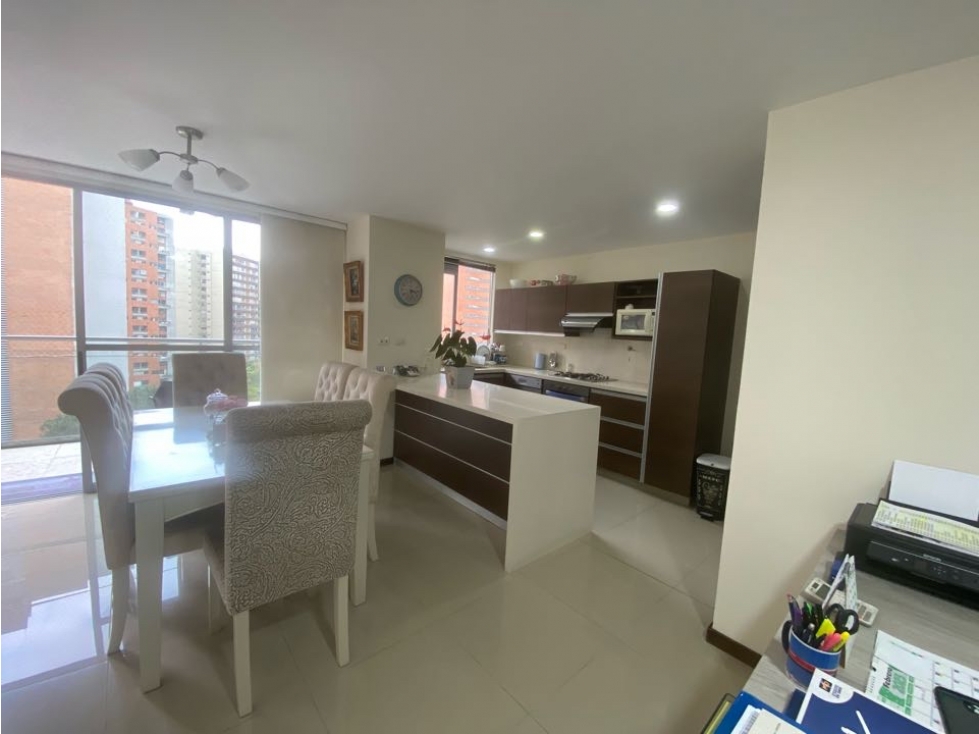 Venta de apartamento en la parte baja del poblado sector el Ceylan