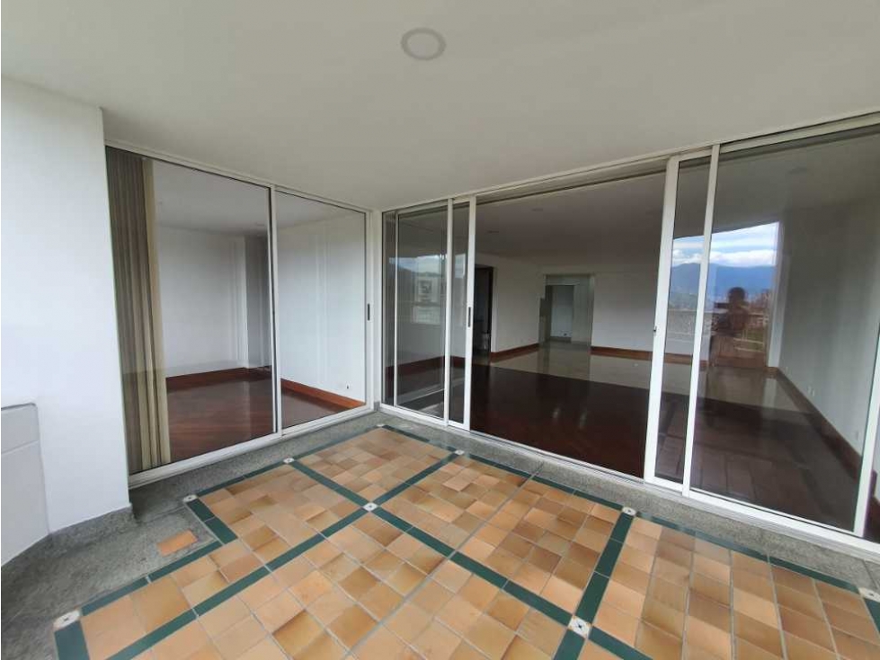 Venta de apartamento en Provenza. Reformado y con vista a la ciudad.