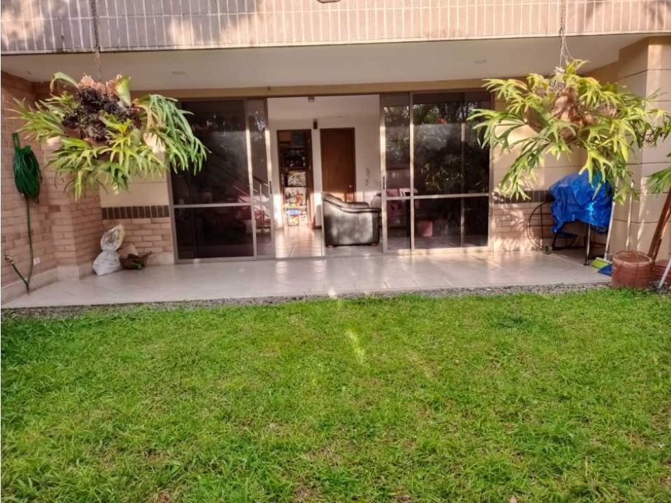 VENTA DE  CASA BIEN ILUMINADA ENVIGADO  LOMA DE LOS BENEDICTINOS