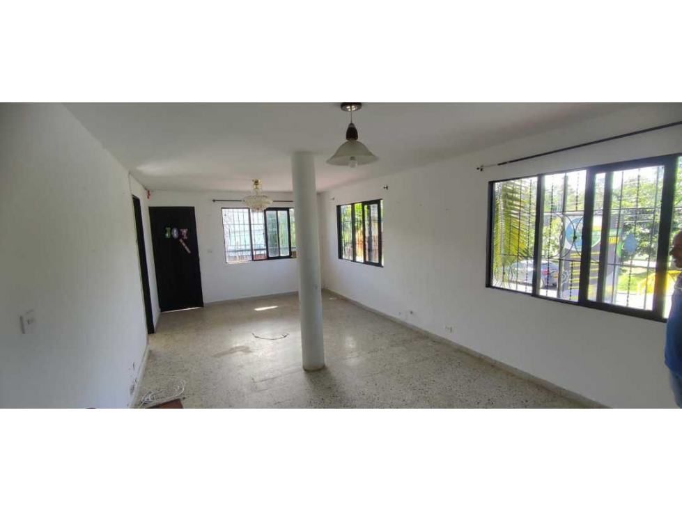 VENTA DE CASA ESQUINERA 2do. PISO SECTOR COMERCIAL Y DEPORTIVO