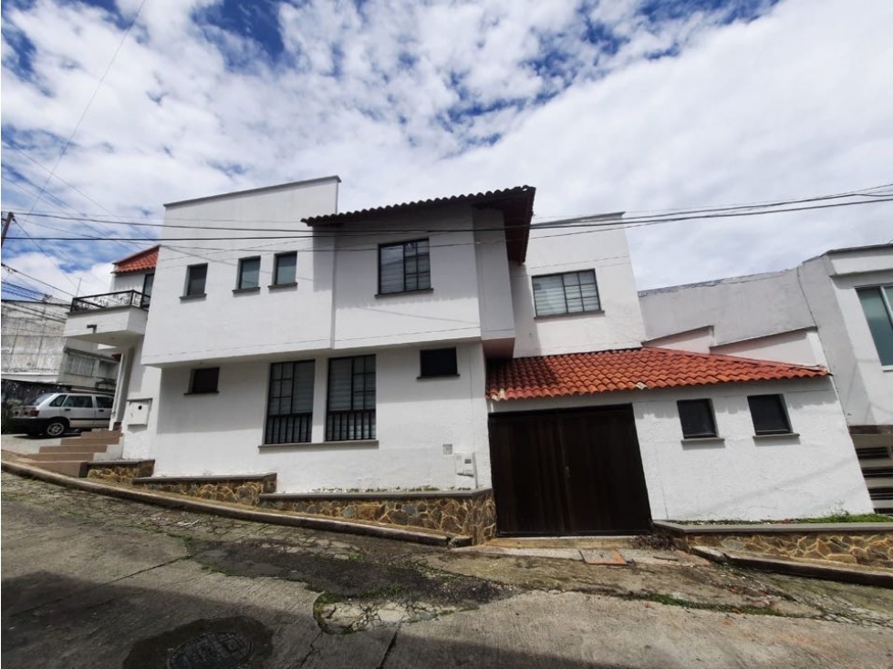 VENTA DE HERMOSA CASA CON ACABADOS MODERNOS EN EL NORTE