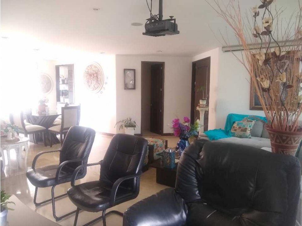 Venta de hermoso apartamento en Laureles