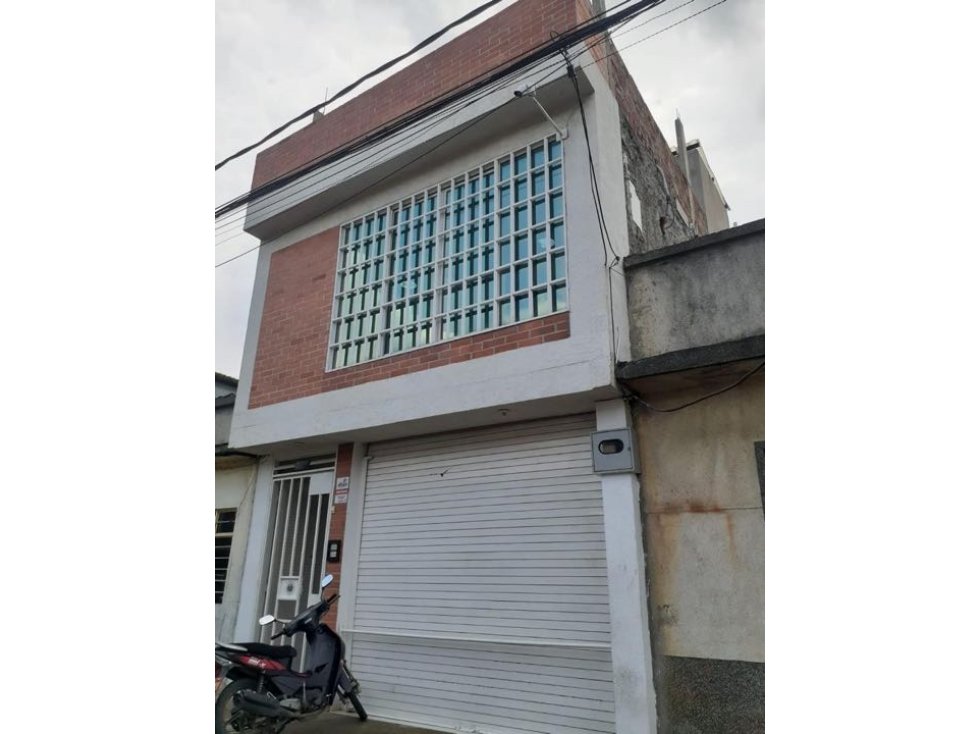 VENTA DE CASA TRES NIVELES CON LOCAL COMERCIAL  BARRIO OBRERO