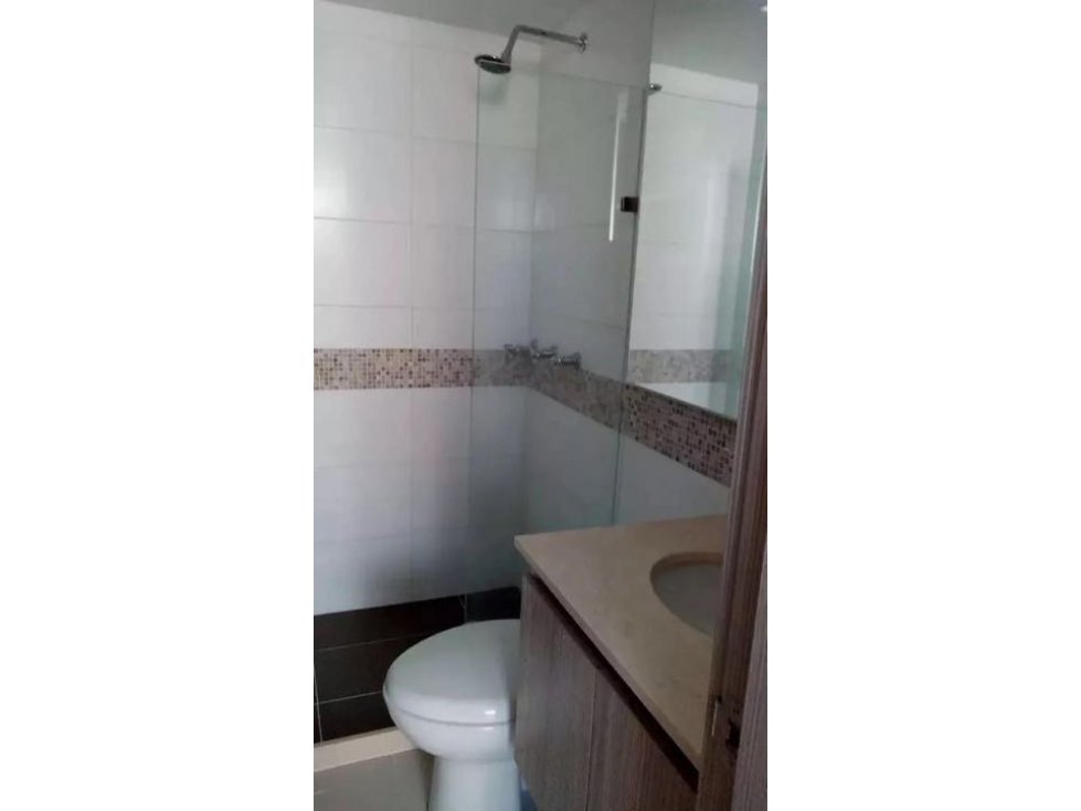 SE VENDE CASI NUEVO APARTAMENTO EN MIRAMAR