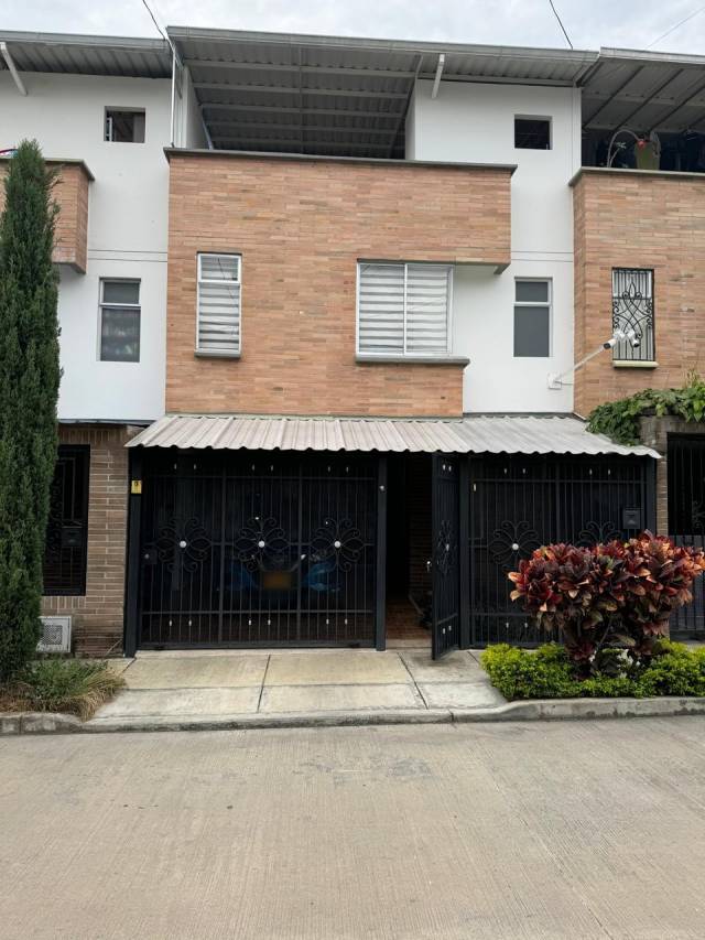 Excelente Casa en las Mercedes Palmira