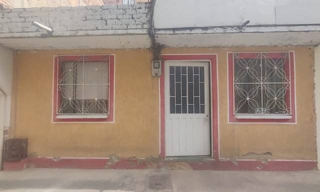 VENDO CASA UN PISO CANDELARIA